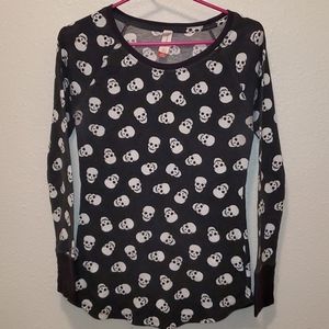 Long-sleeved skull shirt